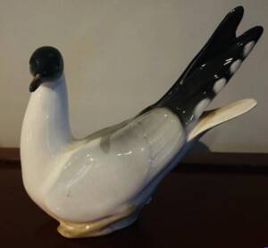 Lomonosoc Porcelain (LFZ USSR) Tern 15w x 14h x 7d cms